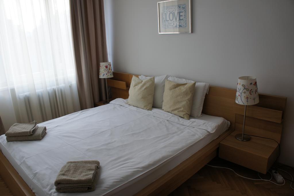 Agentia H Accommodation Bukares Bagian luar foto