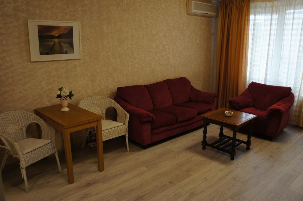 Agentia H Accommodation Bukares Bagian luar foto