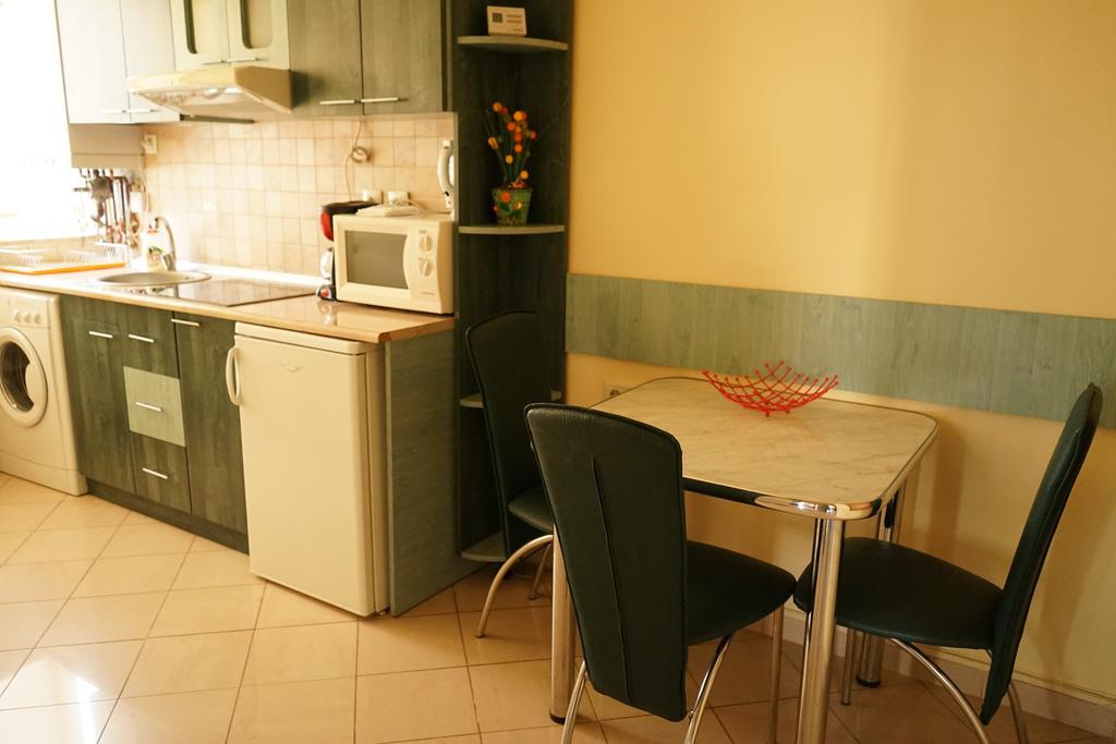 Agentia H Accommodation Bukares Bagian luar foto