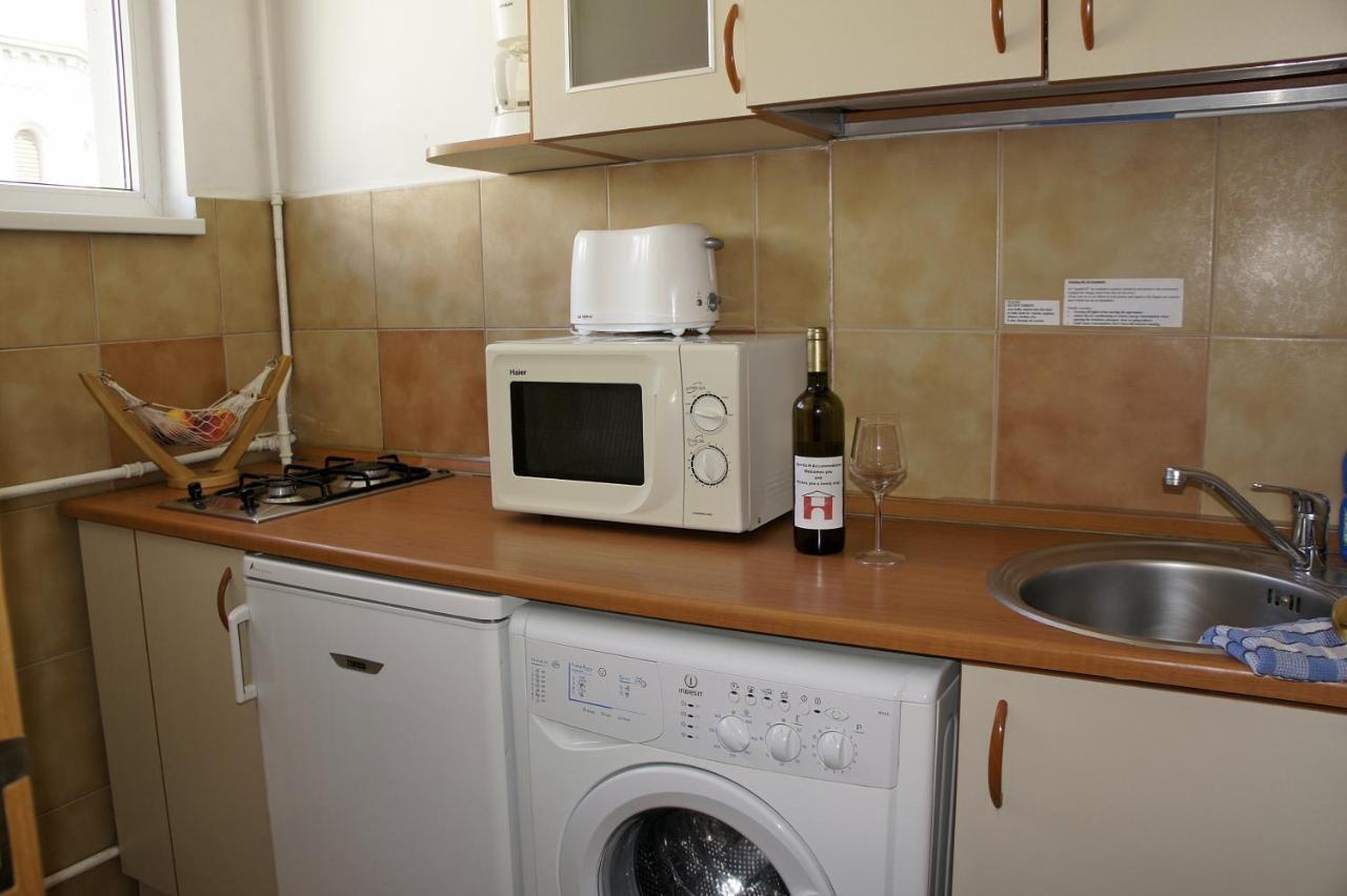 Agentia H Accommodation Bukares Bagian luar foto